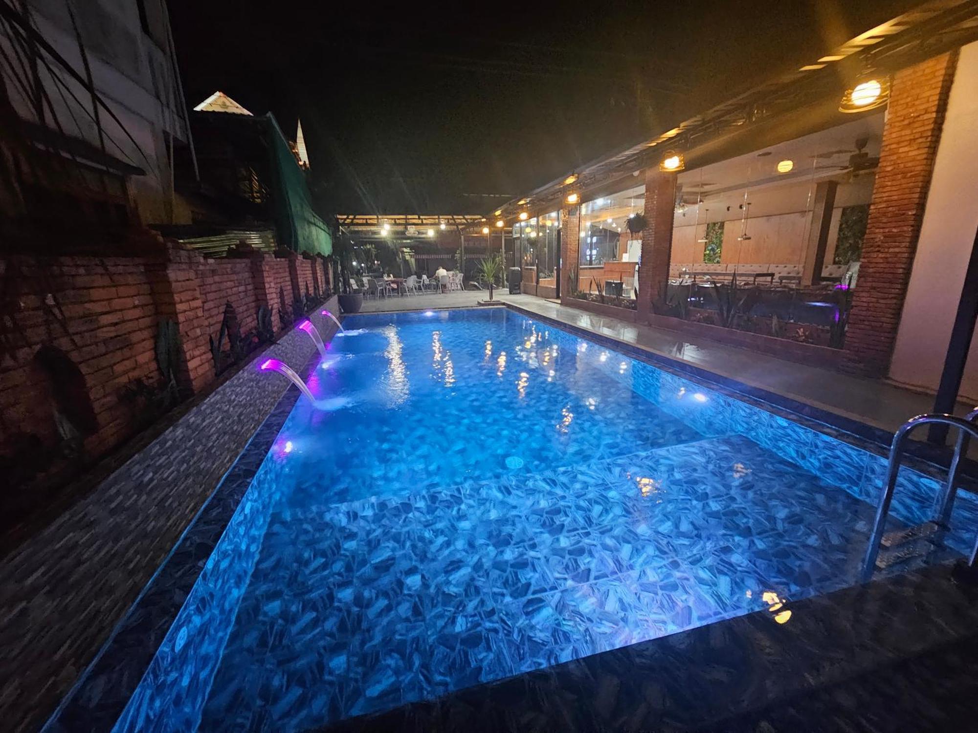 Win Hotel Vang Vieng Exterior photo