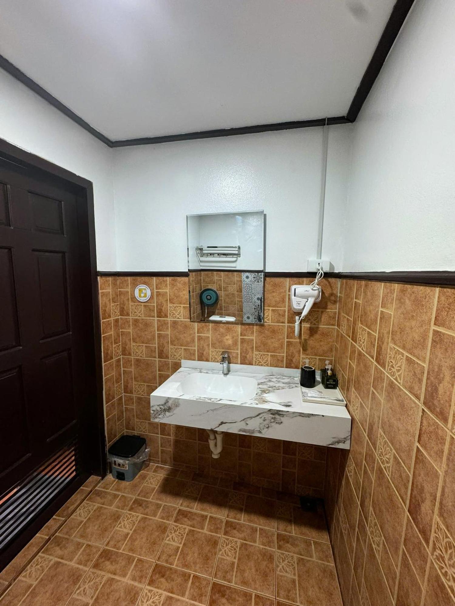 Win Hotel Vang Vieng Exterior photo